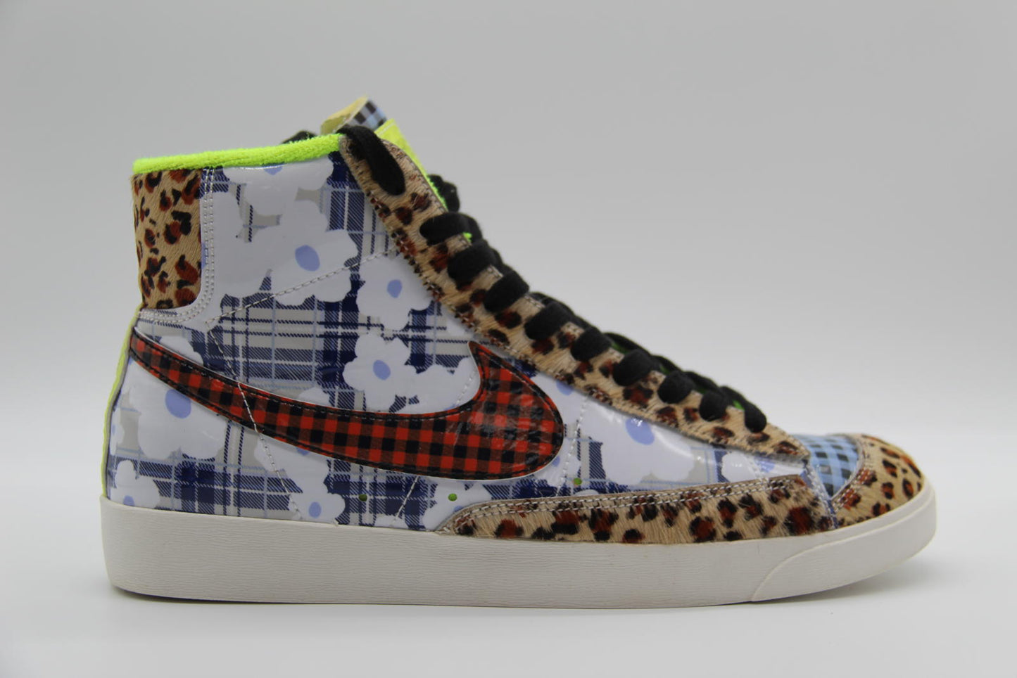 CJ4239-981 - NIKE BLAZER WILD PRINT FLOWER FLANNEL SIZE US 9 / UK 8 / EU 42.5