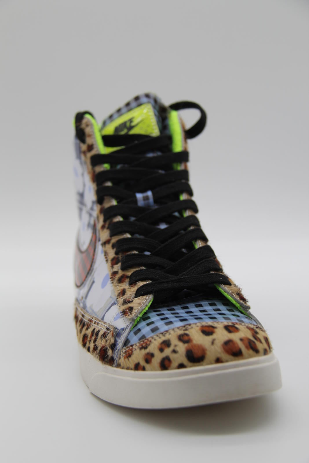 CJ4239-981 - NIKE BLAZER WILD PRINT FLOWER FLANNEL SIZE US 9 / UK 8 / EU 42.5
