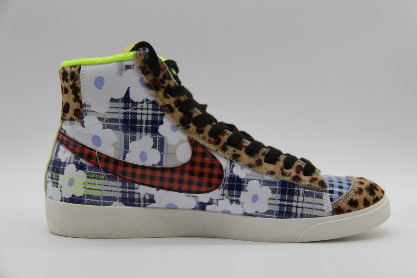 CJ4239-981 - NIKE BLAZER WILD PRINT FLOWER FLANNEL SIZE US 9 / UK 8 / EU 42.5