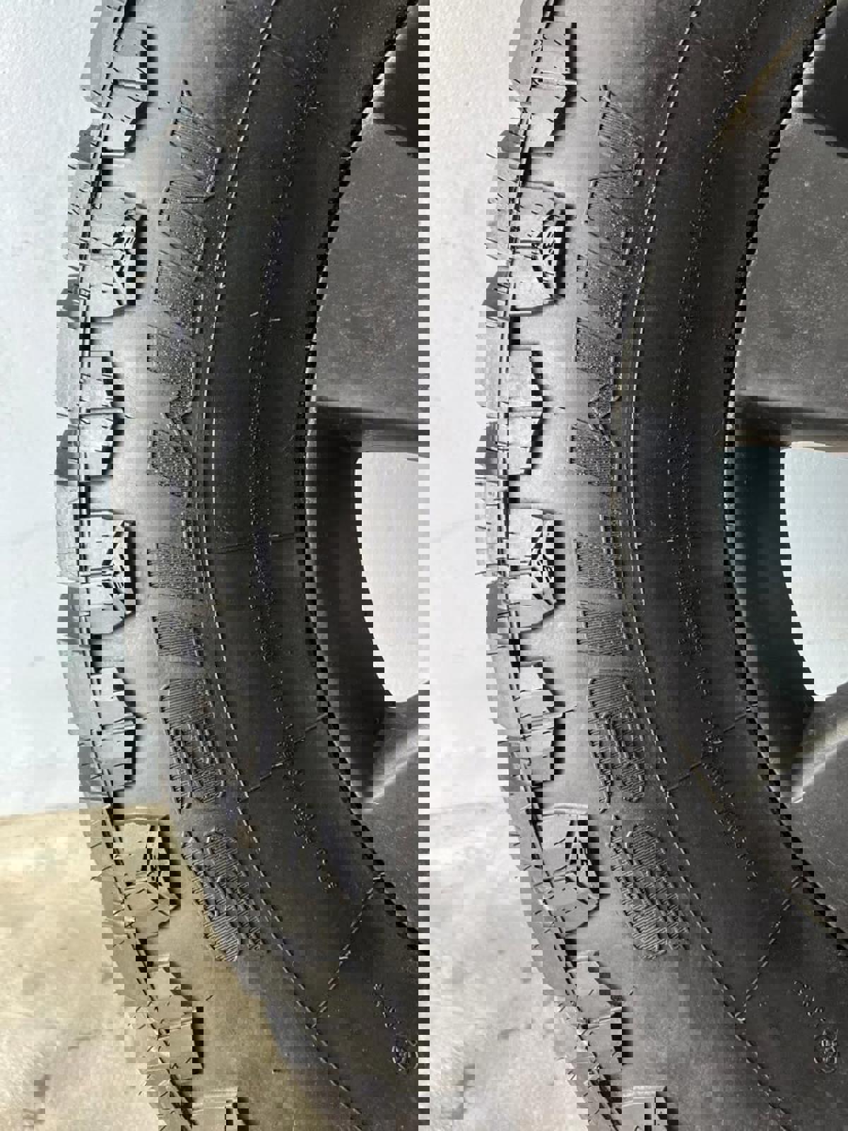 315/75R16 Gladiatax M/T Tyre on 6-Stud Alloy Wheel