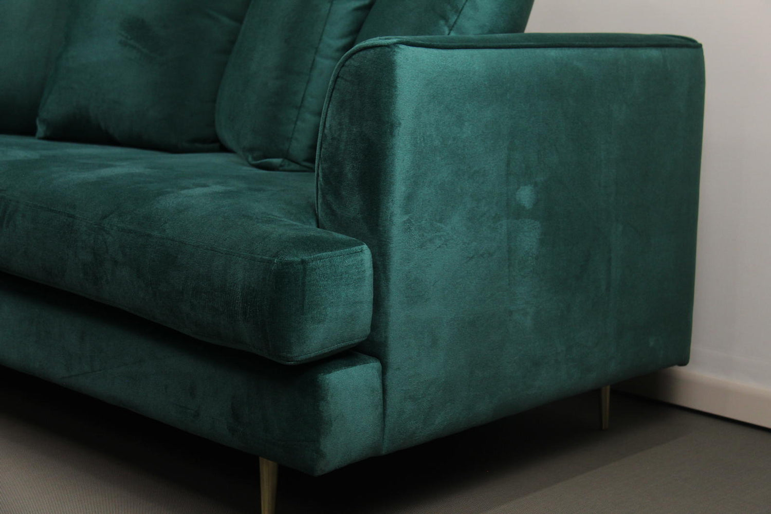 Furniture & Decorations