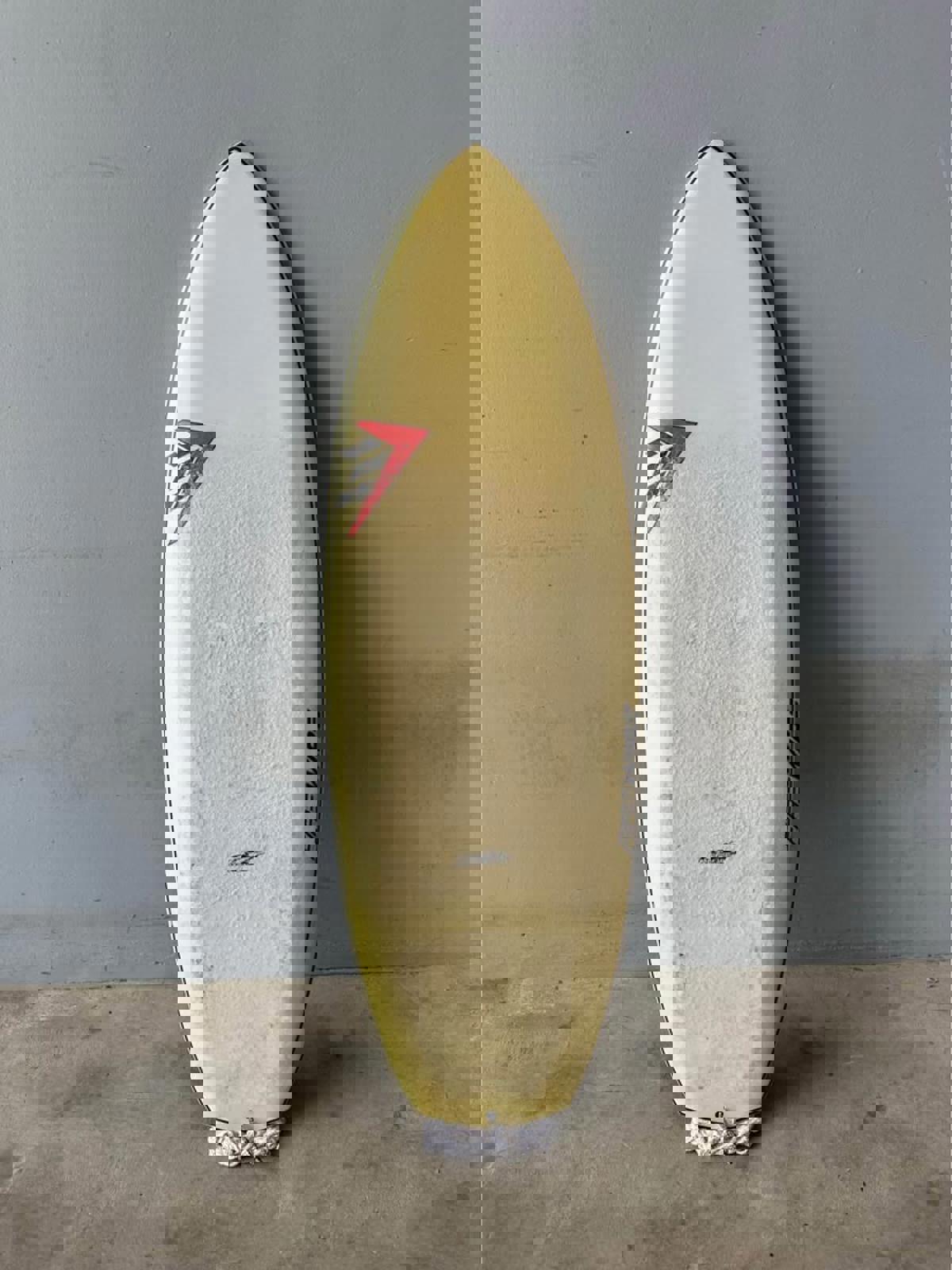 Firewire Dominator 5’5” Rapidfire Surfboard – Quad + Soft Cover
