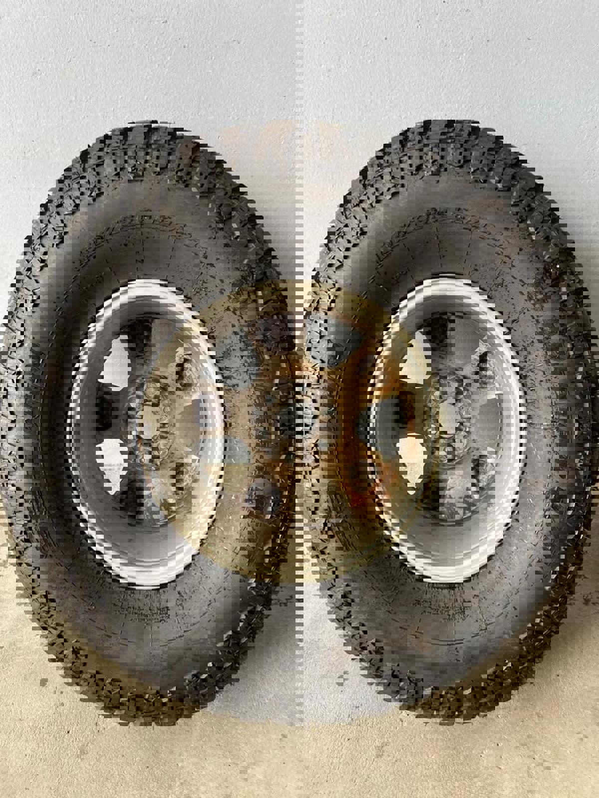315/75R16 Gladiatax M/T Tyre on 6-Stud Alloy Wheel