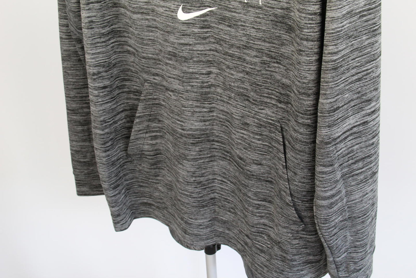 Nike NBA 76ers Dri-FIT Long Sleeve Pullover Sweatshirt – Size XL