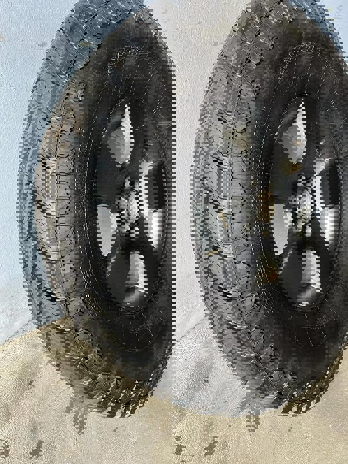 315/75R16 Gladiatax M/T Tyre on 6-Stud Alloy Wheel