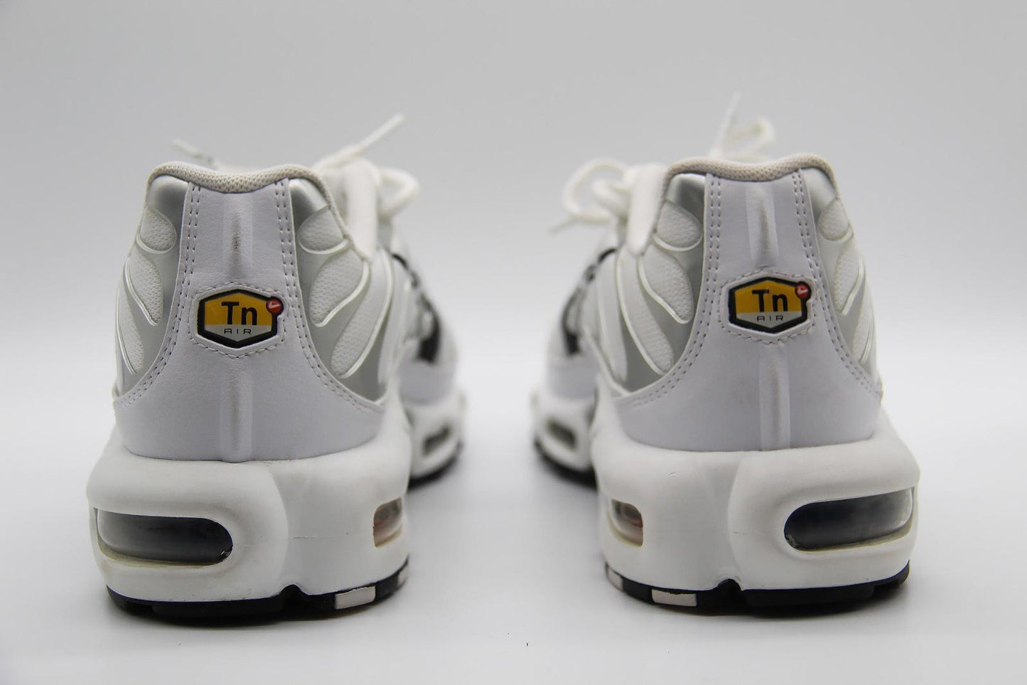 2023 NIKE AIR MAX PLUS 'WHITE METALLIC SILVER' - SIZE US 10