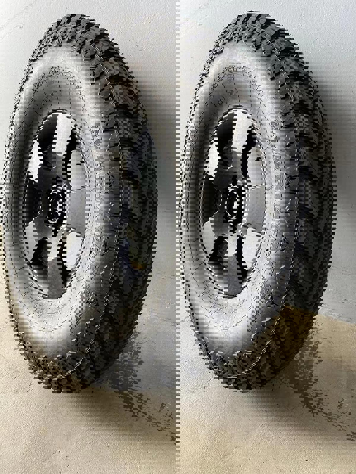 315/75R16 Gladiatax M/T Tyre on 6-Stud Alloy Wheel