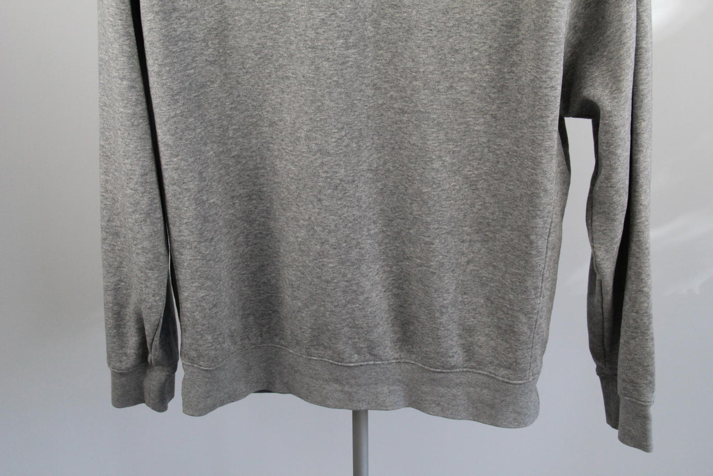 Nike Grey Crewneck Sweatshirt – Size M