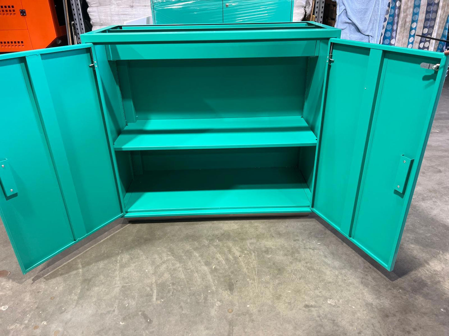 Heavy-Duty Lockable Steel Cabinet – Powder-Coated Green – 2 Doors with Internal Shelf