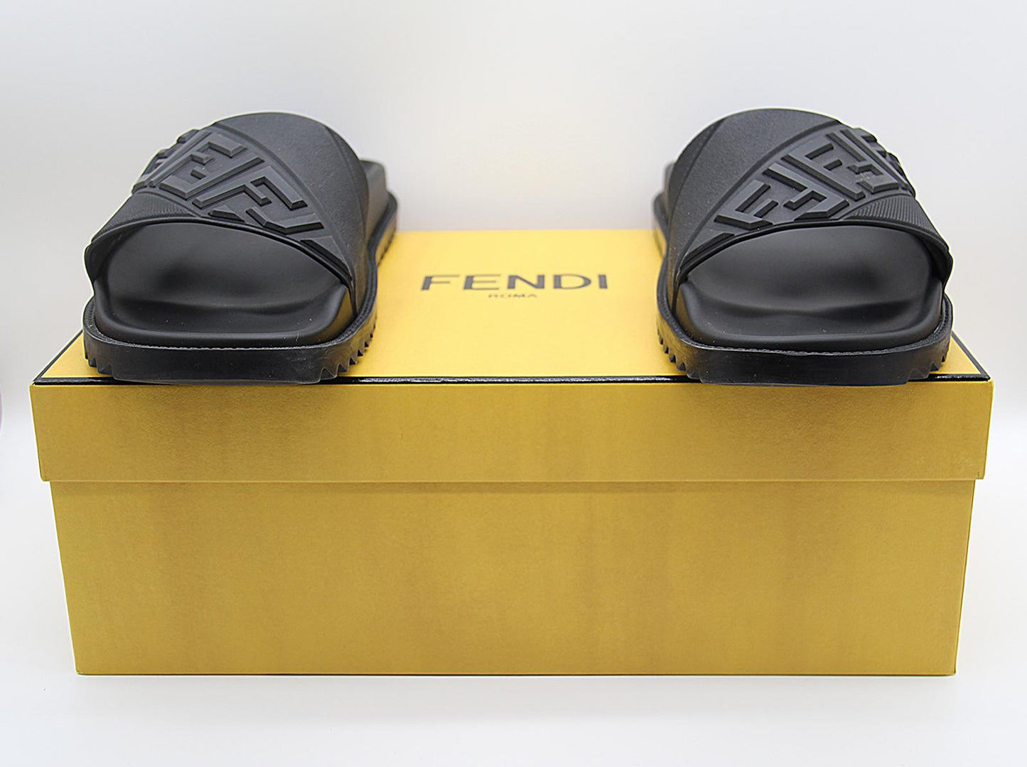 Fendi FF Logo Slides – Black Rubber Sandals – Men’s US 8 – Box & Dust Bag – UK 7
