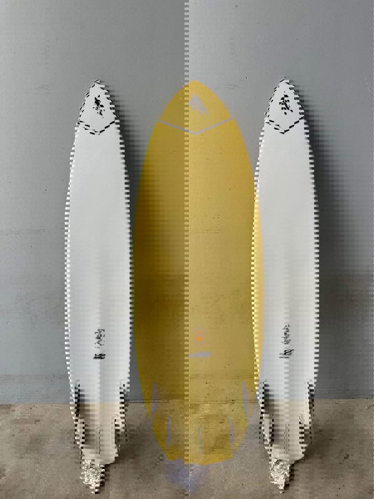 Firewire Dominator 5’5” Rapidfire Surfboard – Quad + Soft Cover