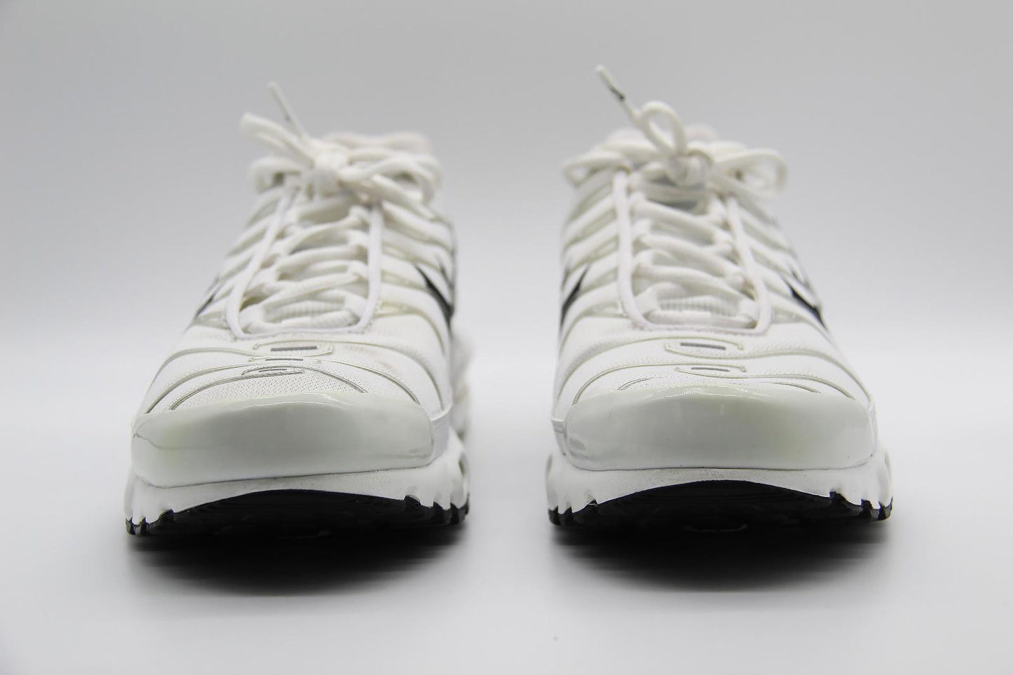 2023 NIKE AIR MAX PLUS 'WHITE METALLIC SILVER' - SIZE US 10