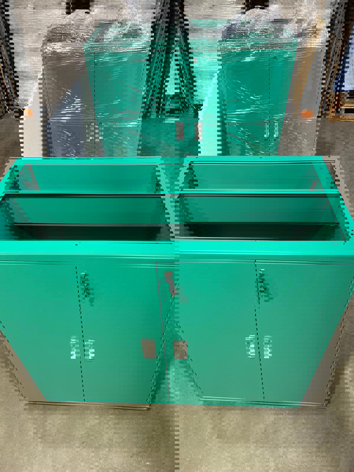 Heavy-Duty Lockable Steel Cabinet – Powder-Coated Green – 2 Doors with Internal Shelf