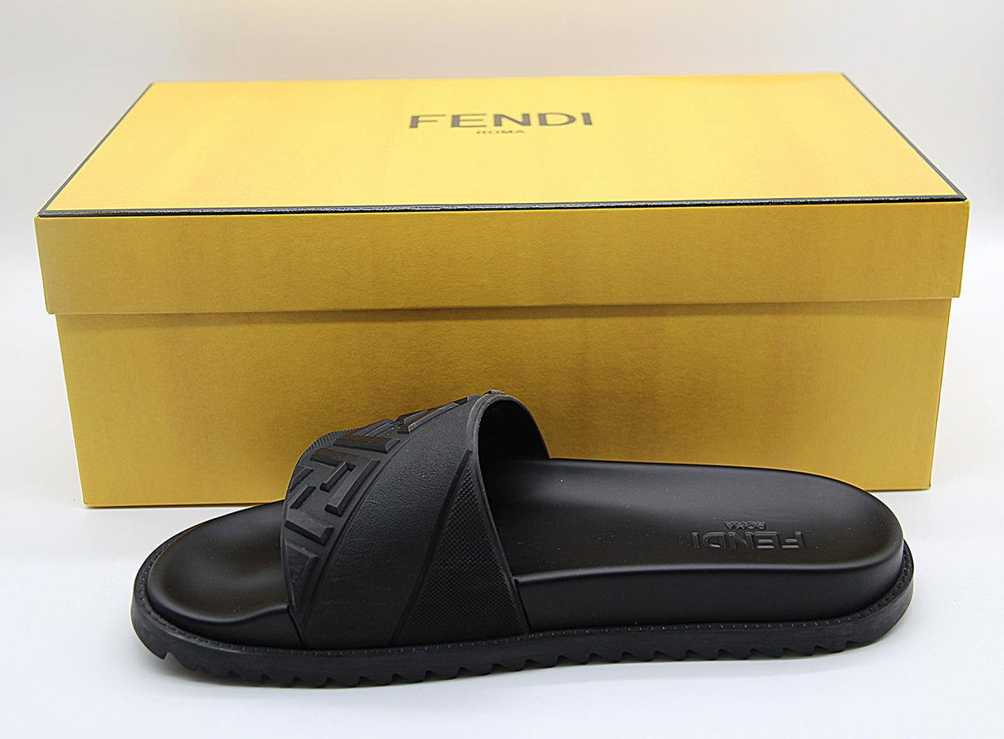 Fendi FF Logo Slides – Black Rubber Sandals – Men’s US 8 – Box & Dust Bag – UK 7