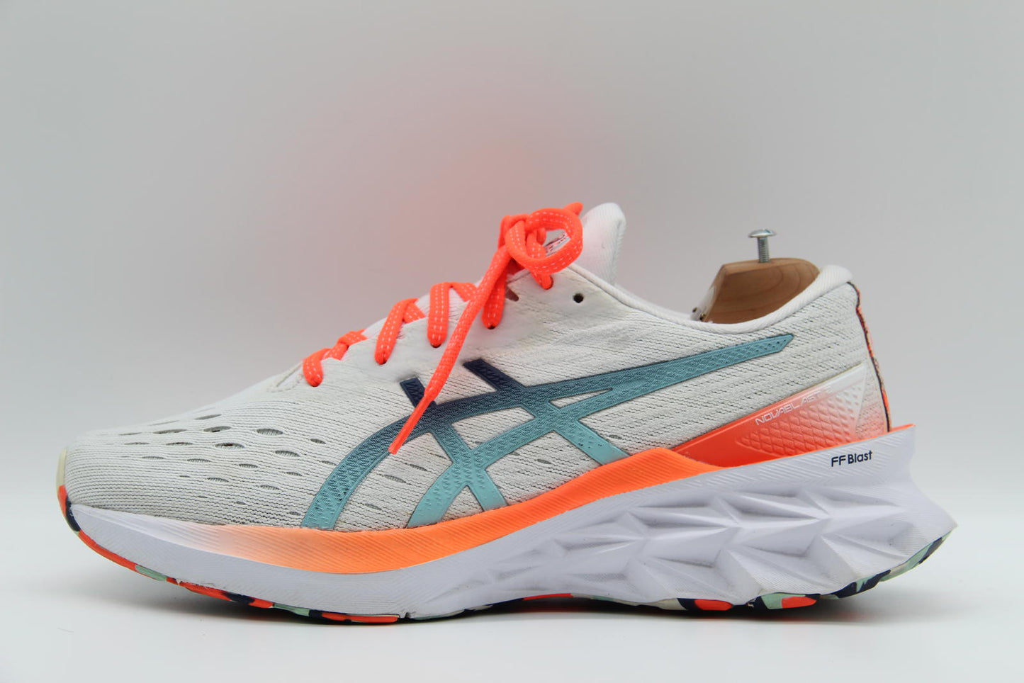 ASICS Novablast 2 – White-Fluro Orange Edition US 8.5 / UK 6.5 / EU 40 – Women’s