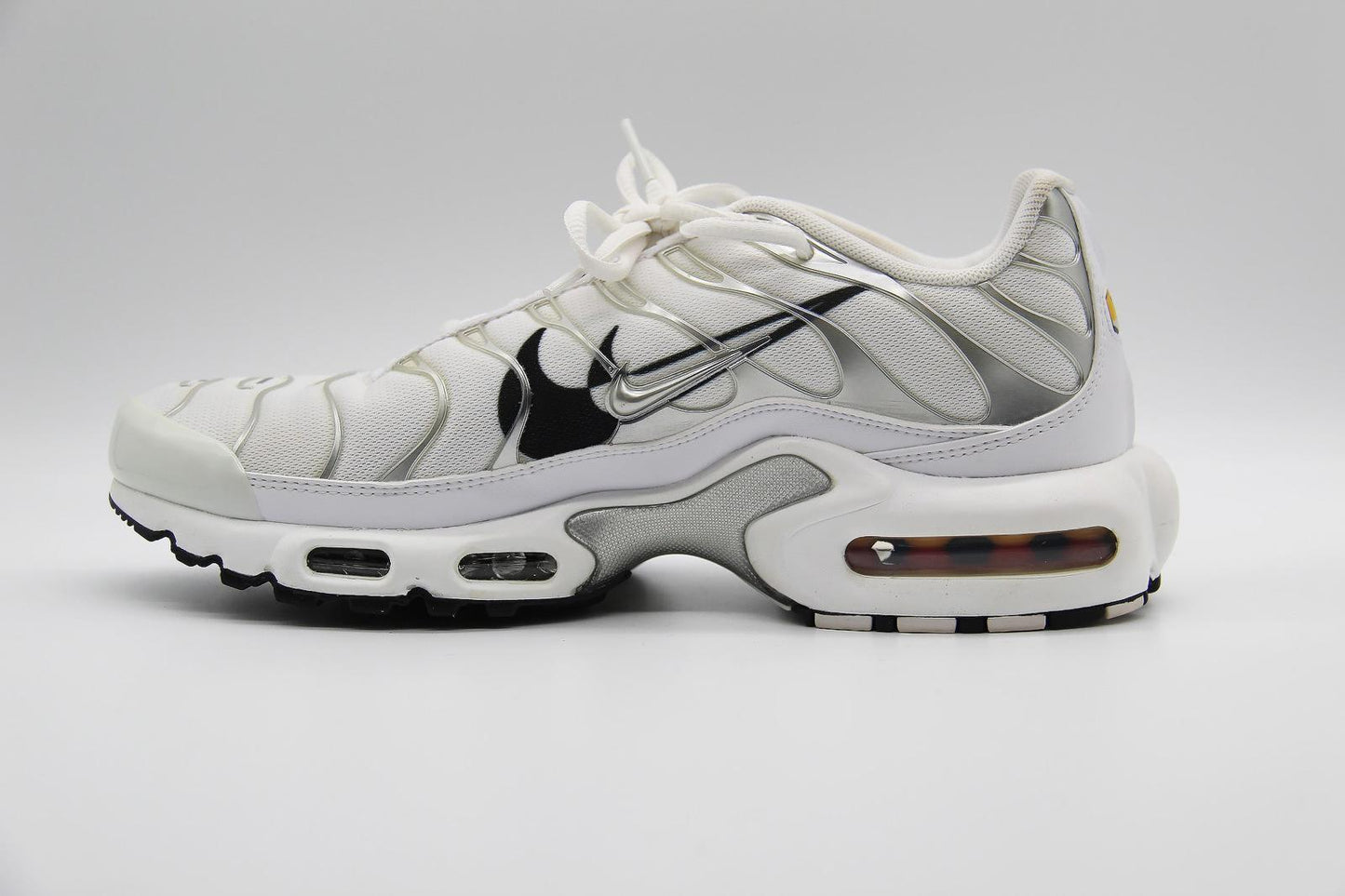 2023 NIKE AIR MAX PLUS 'WHITE METALLIC SILVER' - SIZE US 10