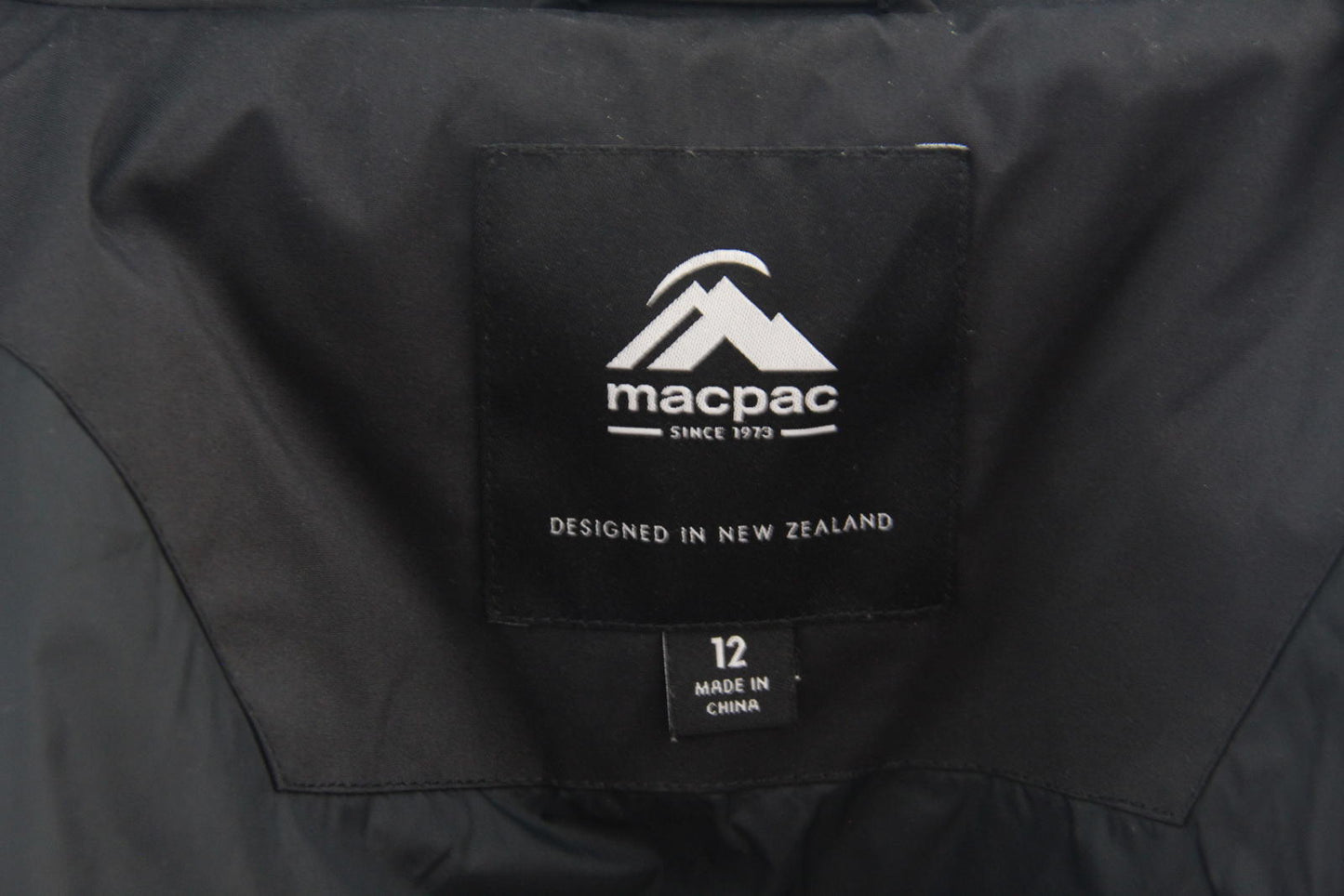 Macpac Women’s Insulated Jacket – Black – Warm Lightweight Jacket Size 12