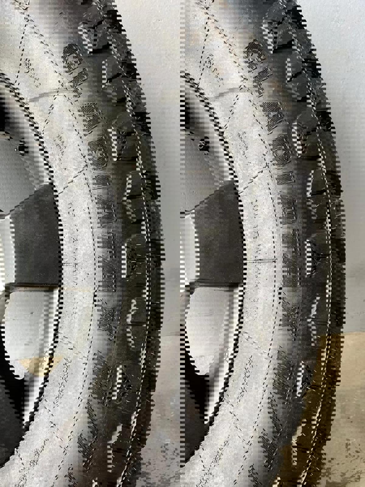 315/75R16 Gladiatax M/T Tyre on 6-Stud Alloy Wheel