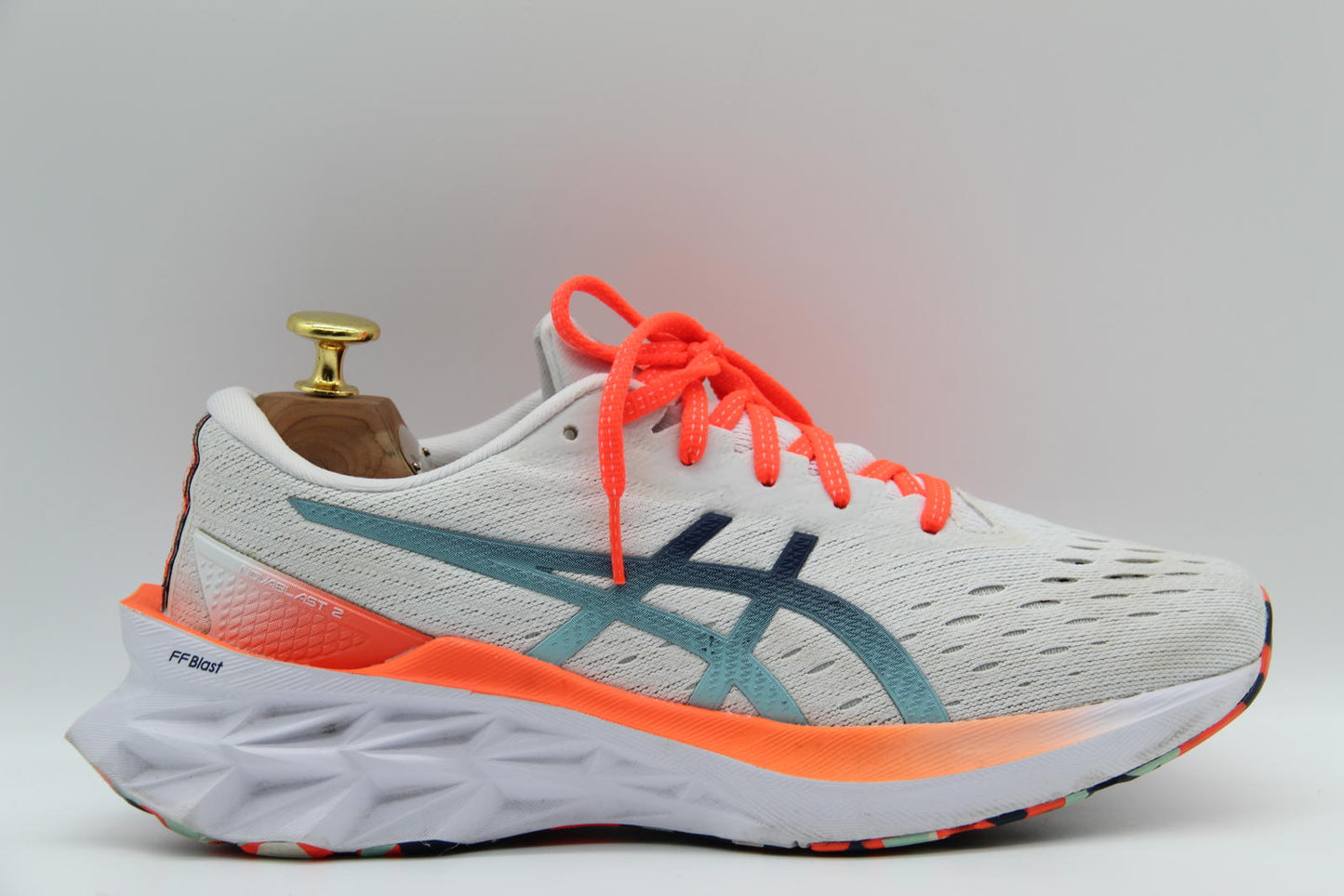 ASICS Novablast 2 – White-Fluro Orange Edition US 8.5 / UK 6.5 / EU 40 – Women’s