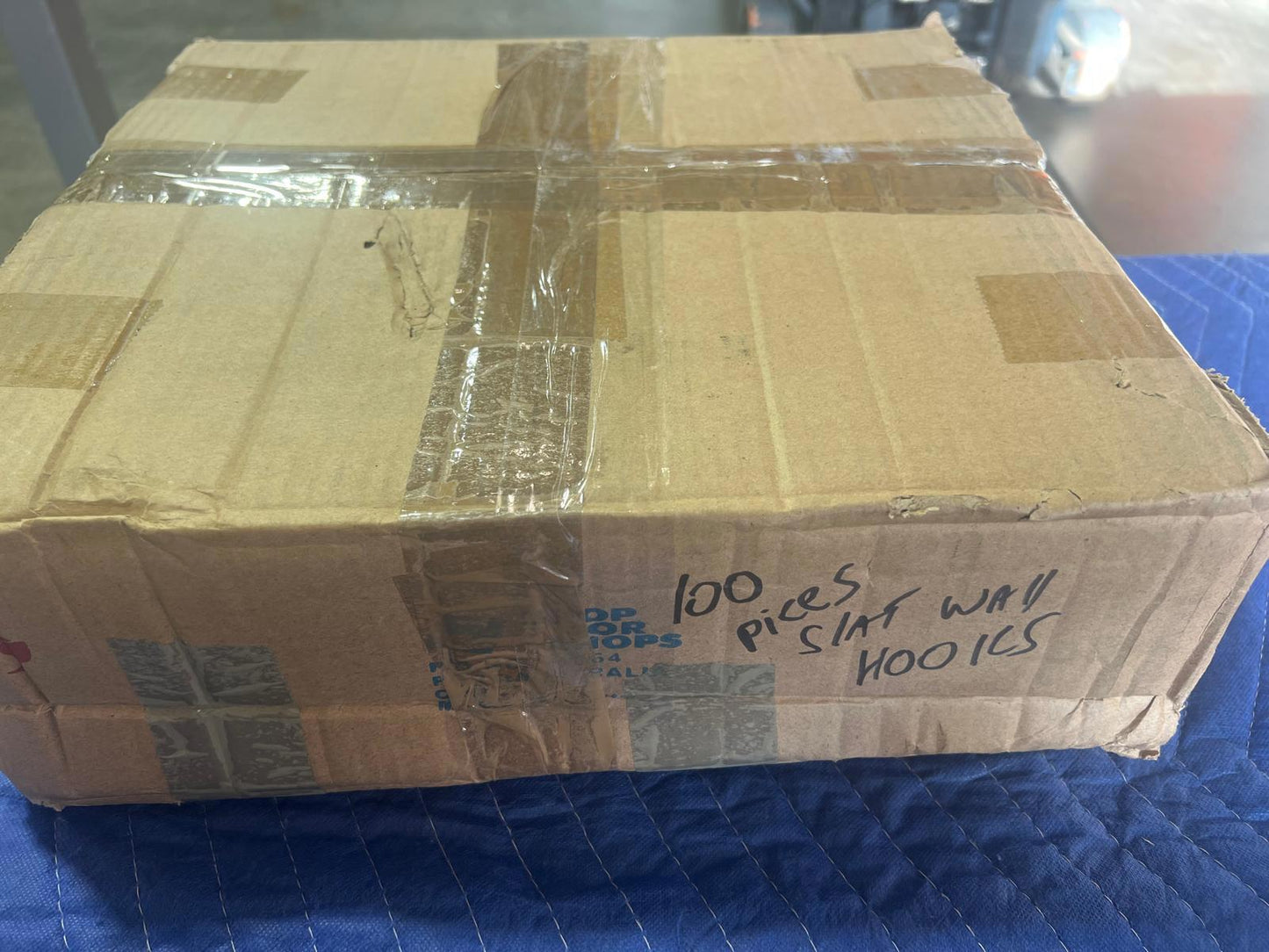 Brand New Slatwall Display Panels + 300 Black Hooks – Blue & Grey – 2300mm Height