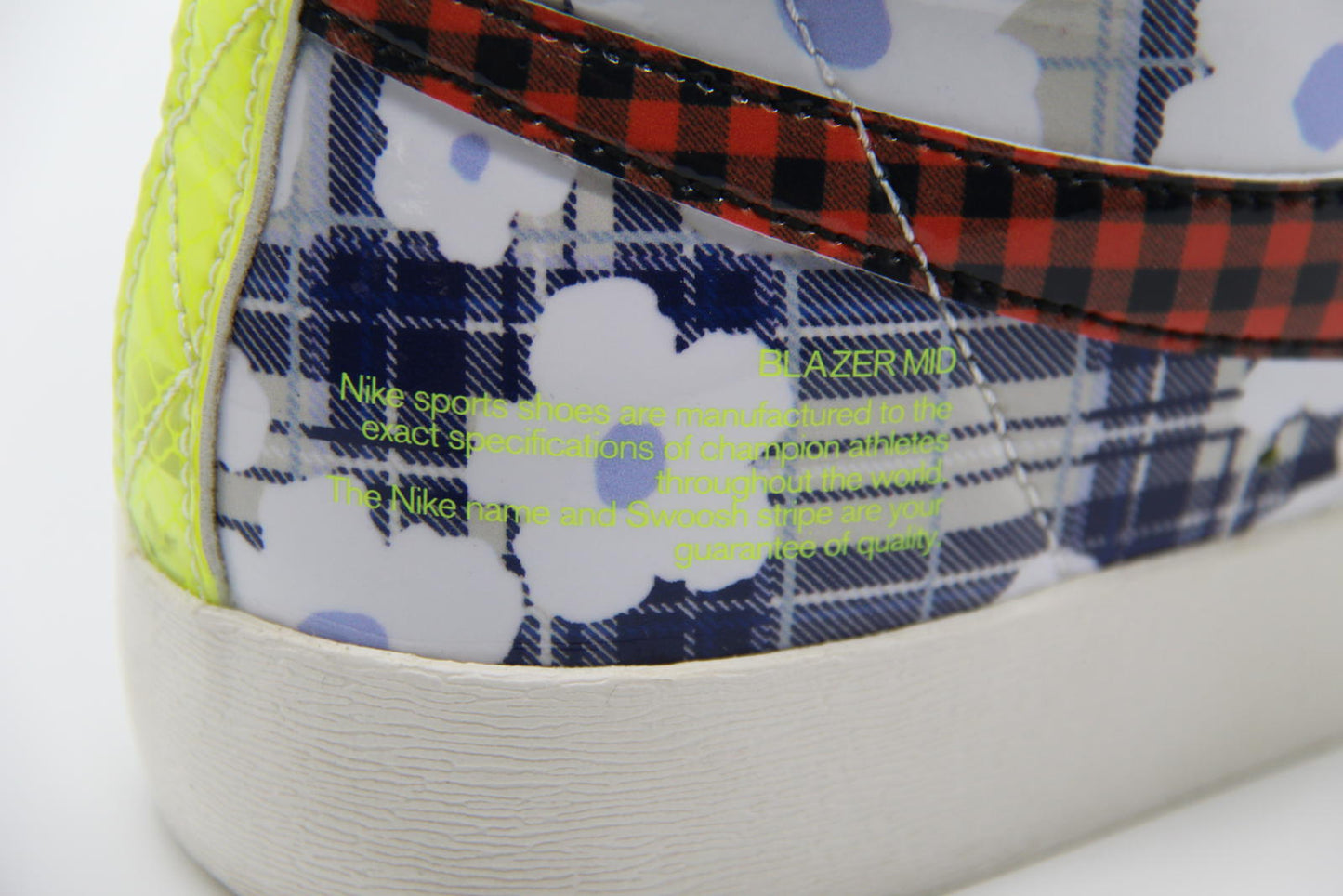 CJ4239-981 - NIKE BLAZER WILD PRINT FLOWER FLANNEL SIZE US 9 / UK 8 / EU 42.5