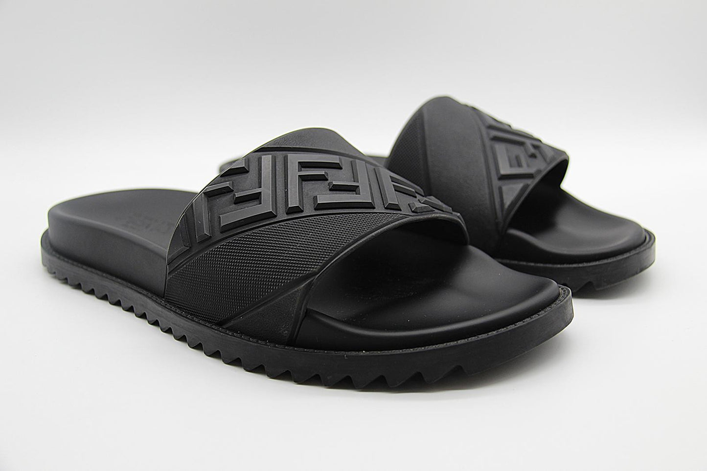 Fendi FF Logo Slides – Black Rubber Sandals – Men’s US 8 – Box & Dust Bag – UK 7