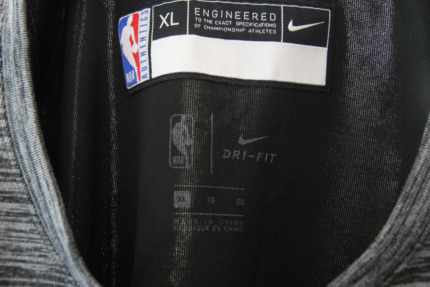 Nike NBA 76ers Dri-FIT Long Sleeve Pullover Sweatshirt – Size XL