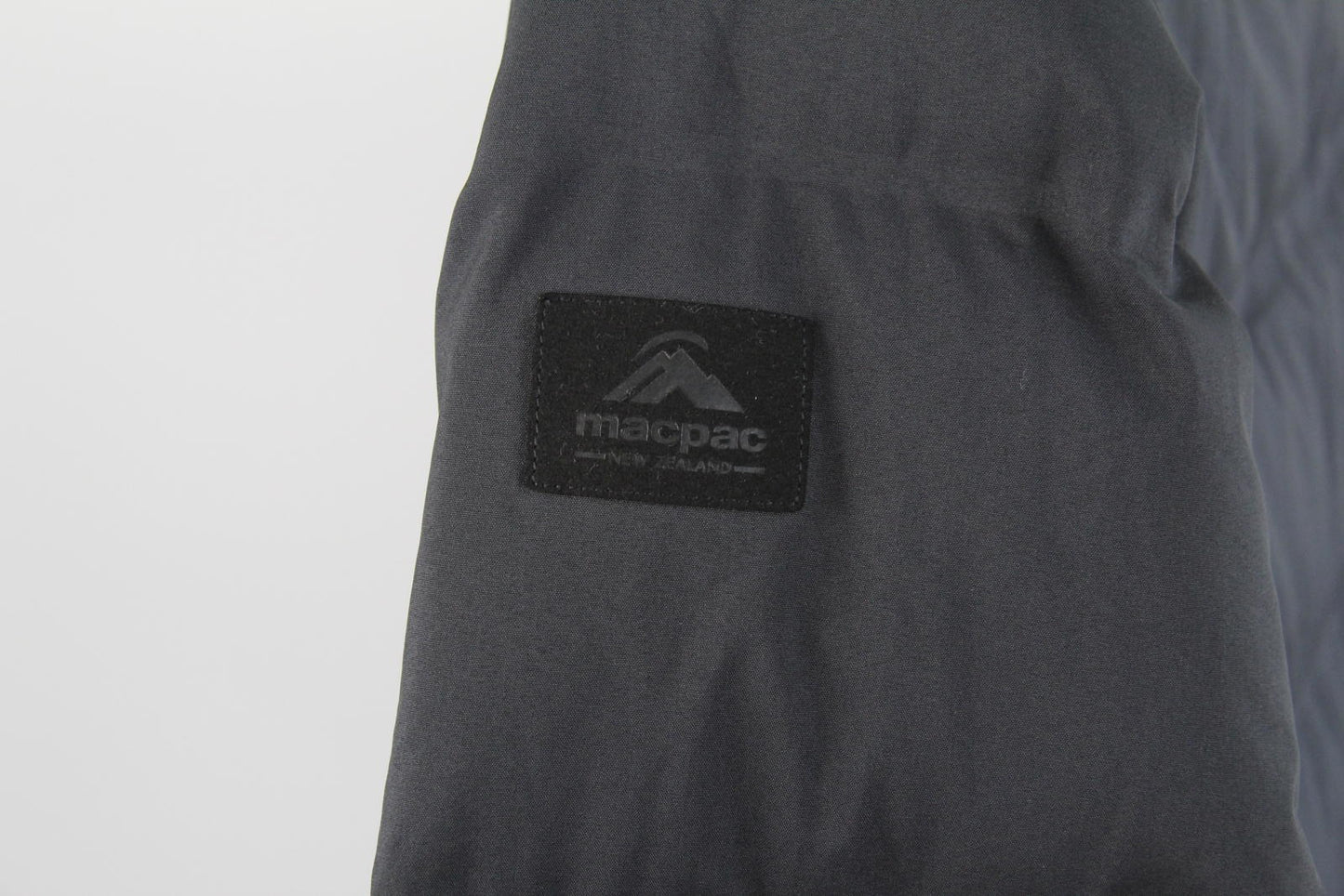 Macpac Women’s Insulated Jacket – Black – Warm Lightweight Jacket Size 12